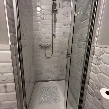 Bed & Breakfast Maloney's The Square